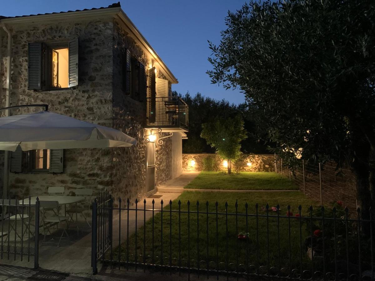 Messinian Stone House Villa ภายนอก รูปภาพ