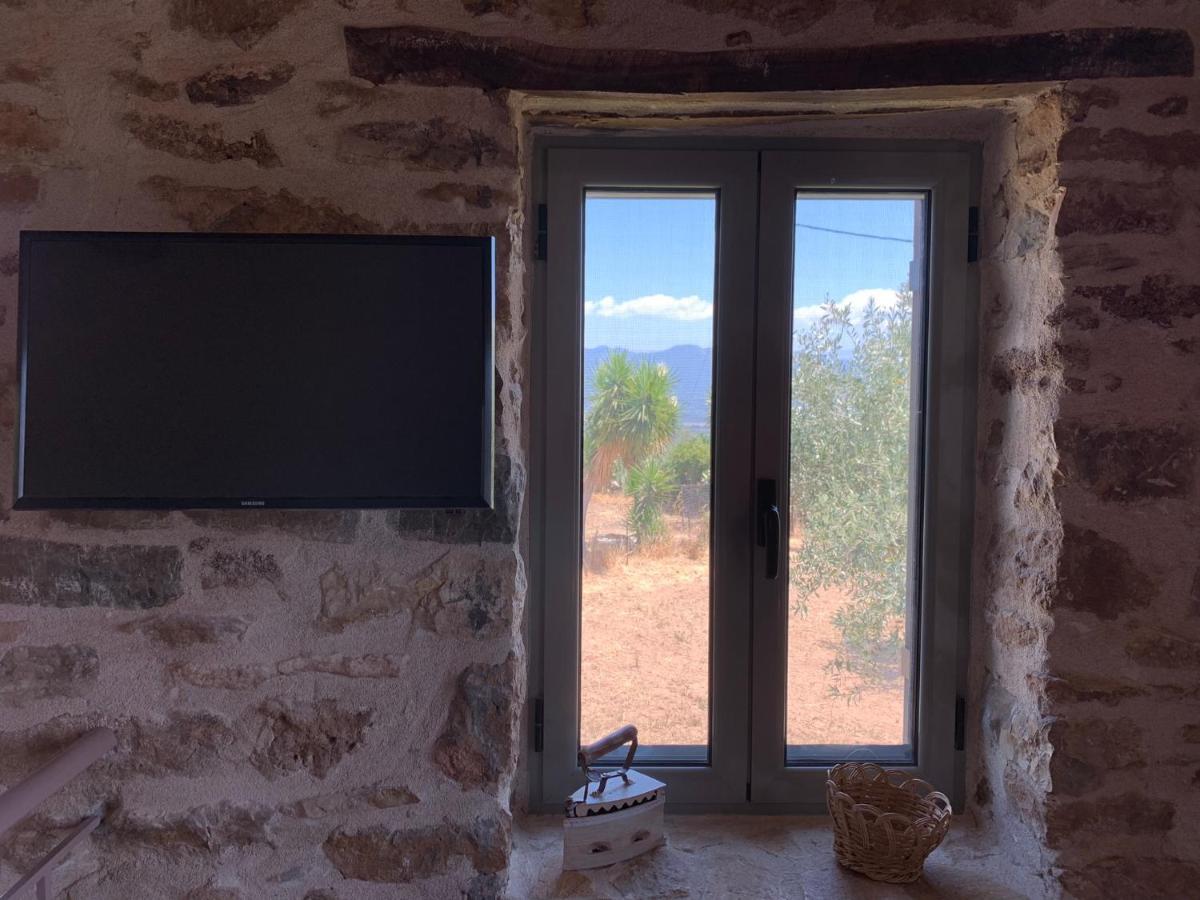 Messinian Stone House Villa ภายนอก รูปภาพ
