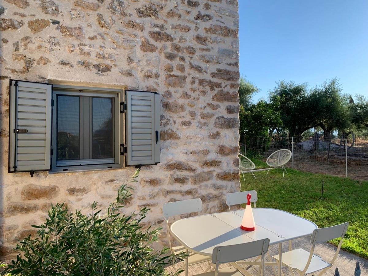 Messinian Stone House Villa ภายนอก รูปภาพ