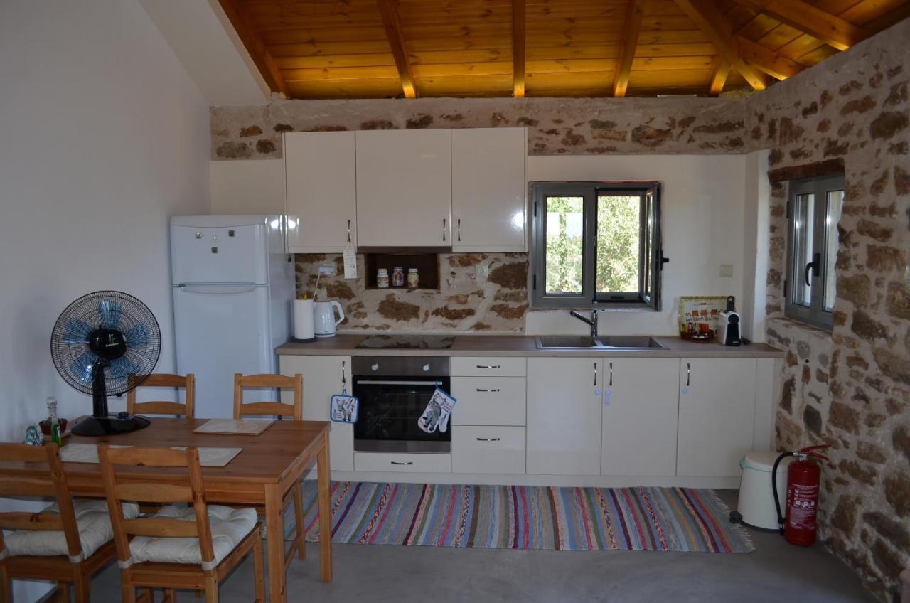 Messinian Stone House Villa ภายนอก รูปภาพ
