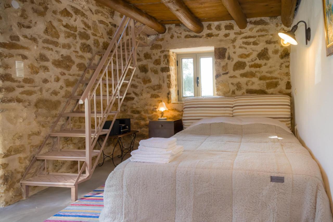 Messinian Stone House Villa ภายนอก รูปภาพ