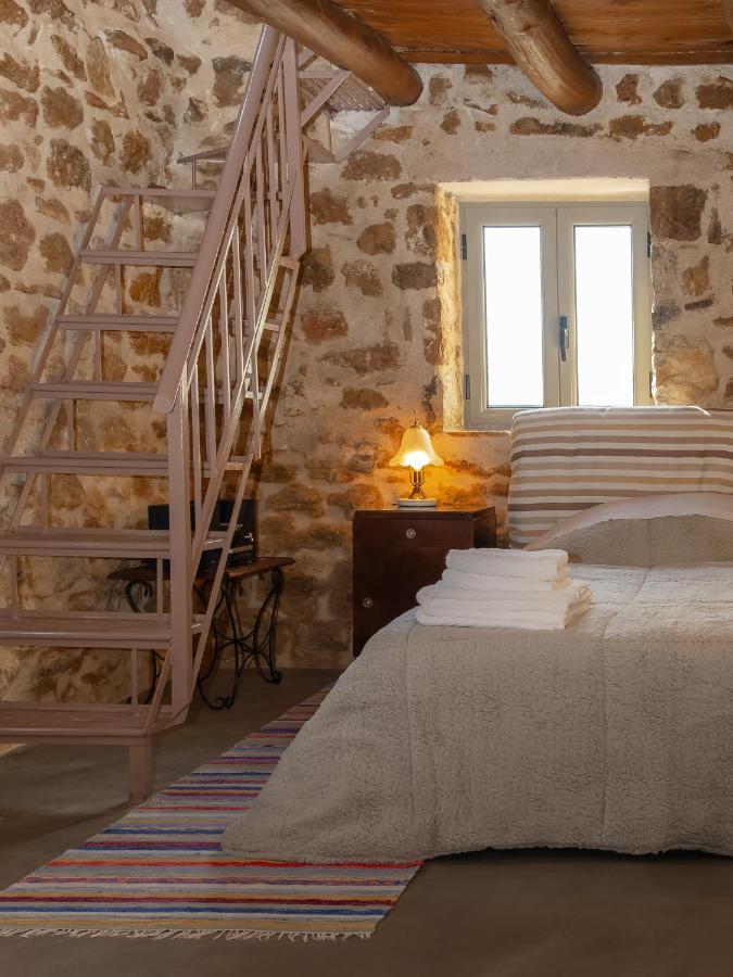 Messinian Stone House Villa ภายนอก รูปภาพ
