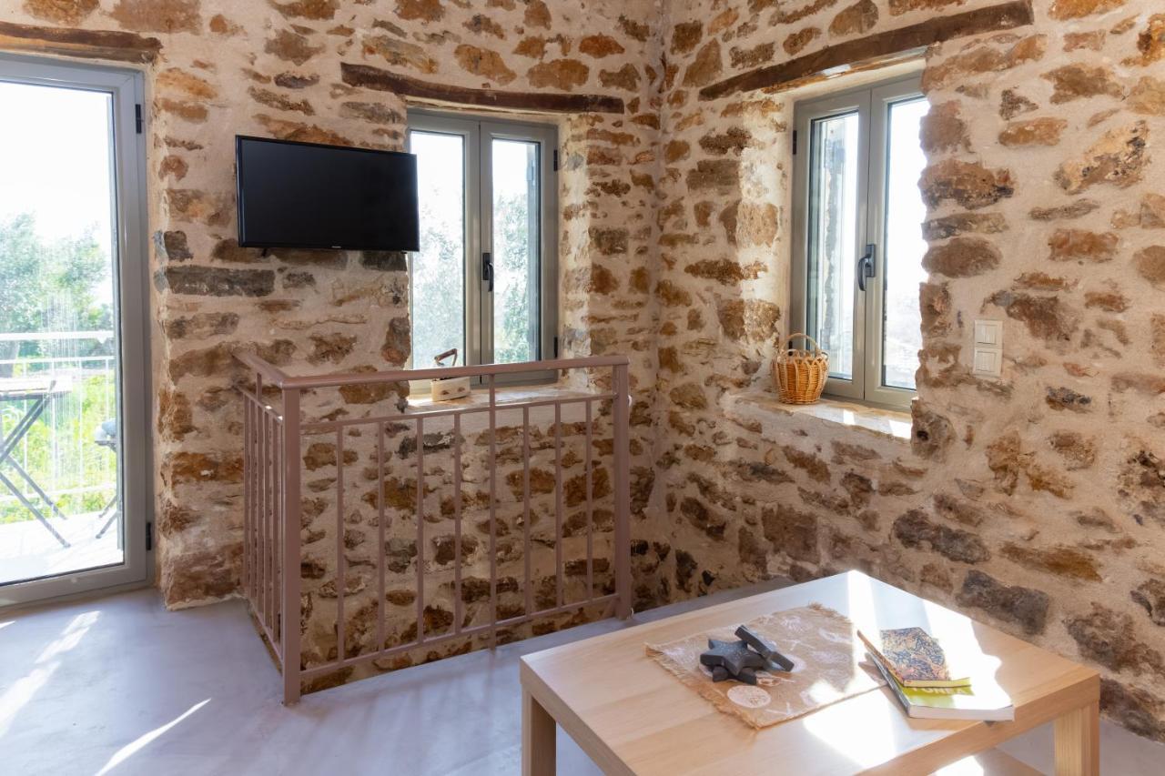 Messinian Stone House Villa ภายนอก รูปภาพ