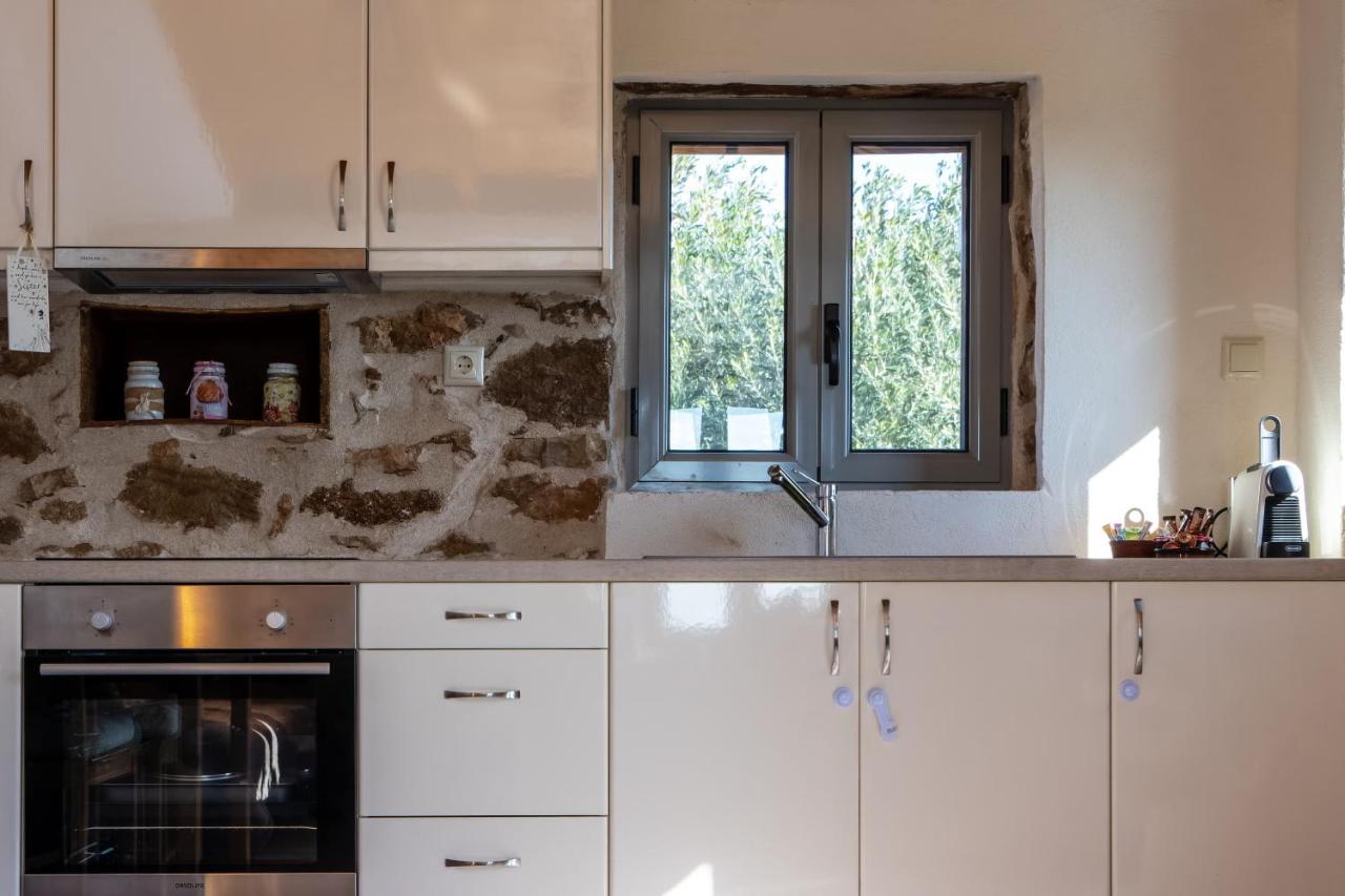 Messinian Stone House Villa ภายนอก รูปภาพ