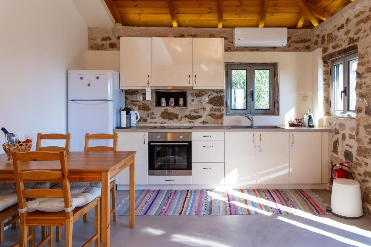 Messinian Stone House Villa ภายนอก รูปภาพ