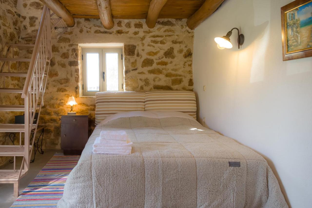 Messinian Stone House Villa ภายนอก รูปภาพ