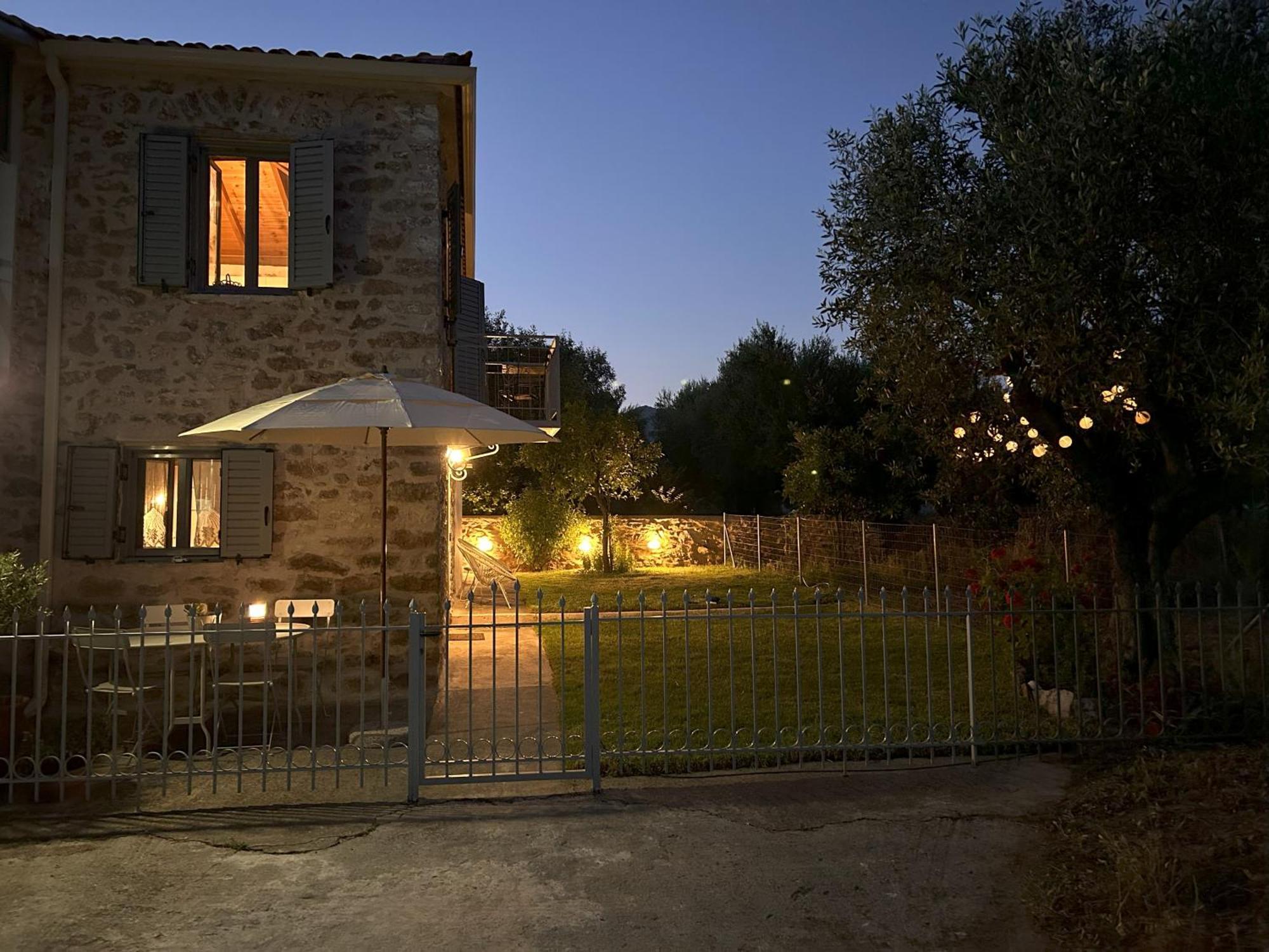 Messinian Stone House Villa ภายนอก รูปภาพ