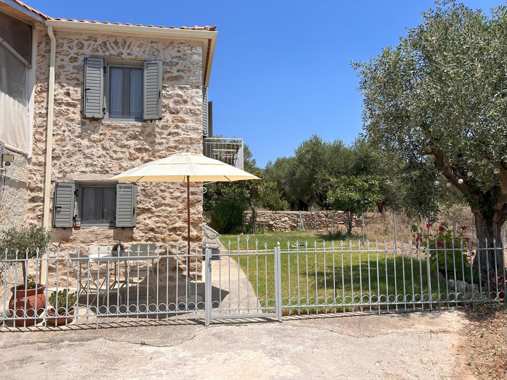 Messinian Stone House Villa ภายนอก รูปภาพ