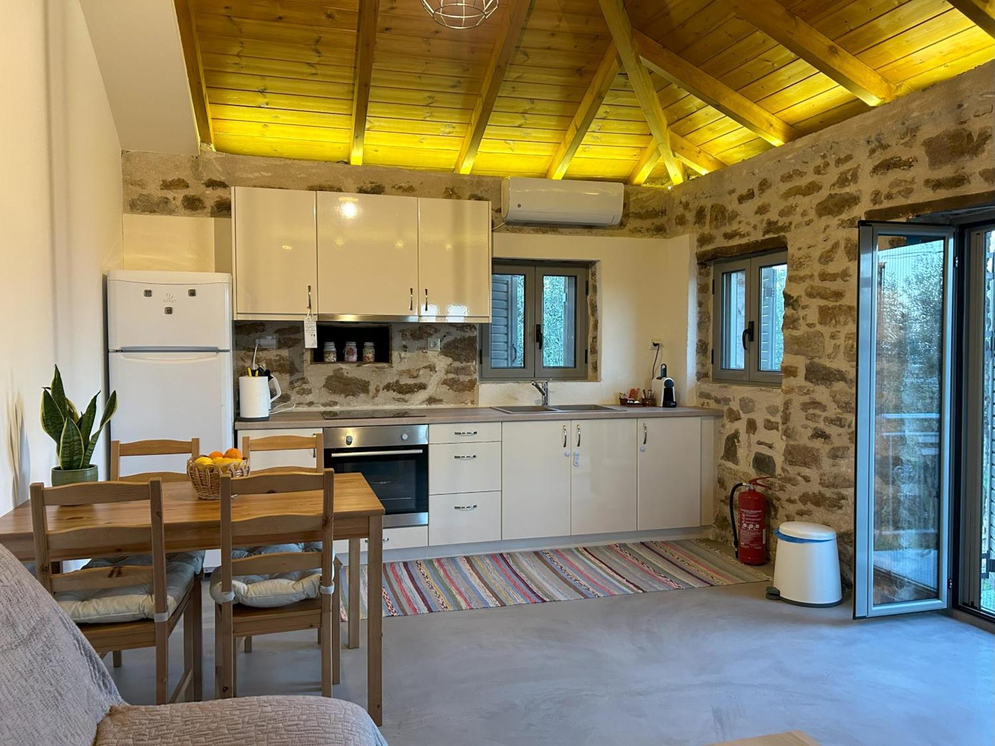 Messinian Stone House Villa ภายนอก รูปภาพ