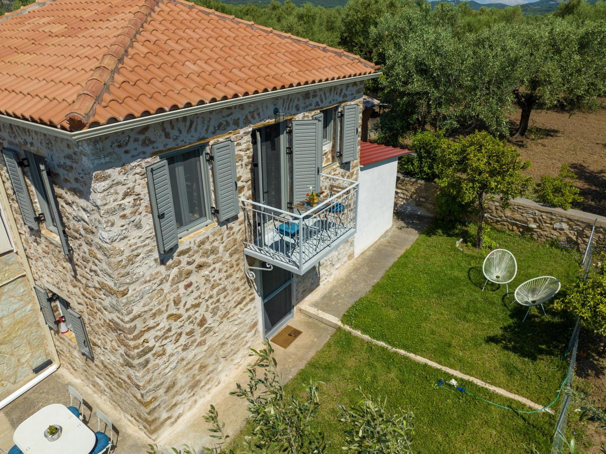 Messinian Stone House Villa ภายนอก รูปภาพ